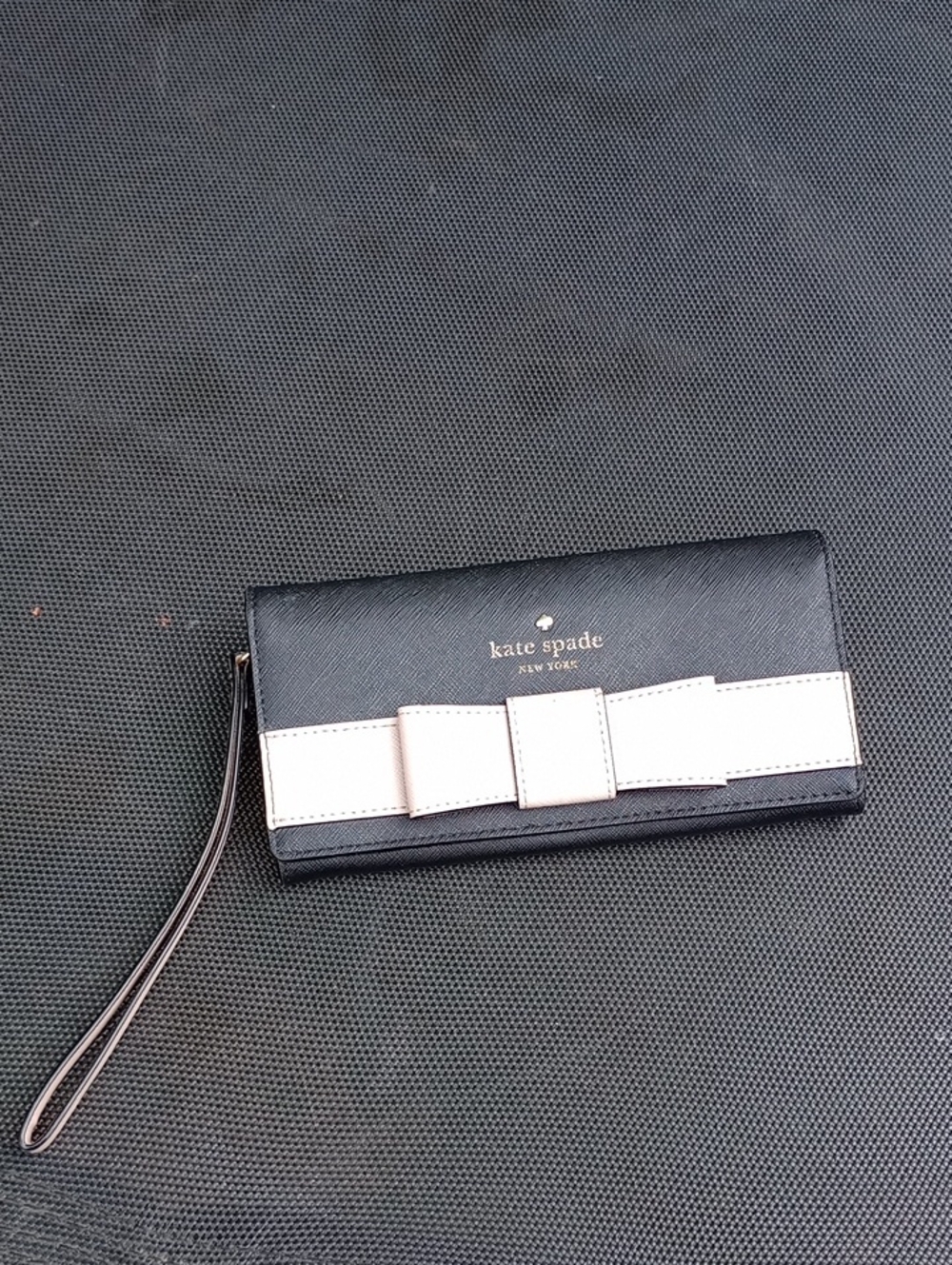 kate spade black and light pink bow wristlet wallet